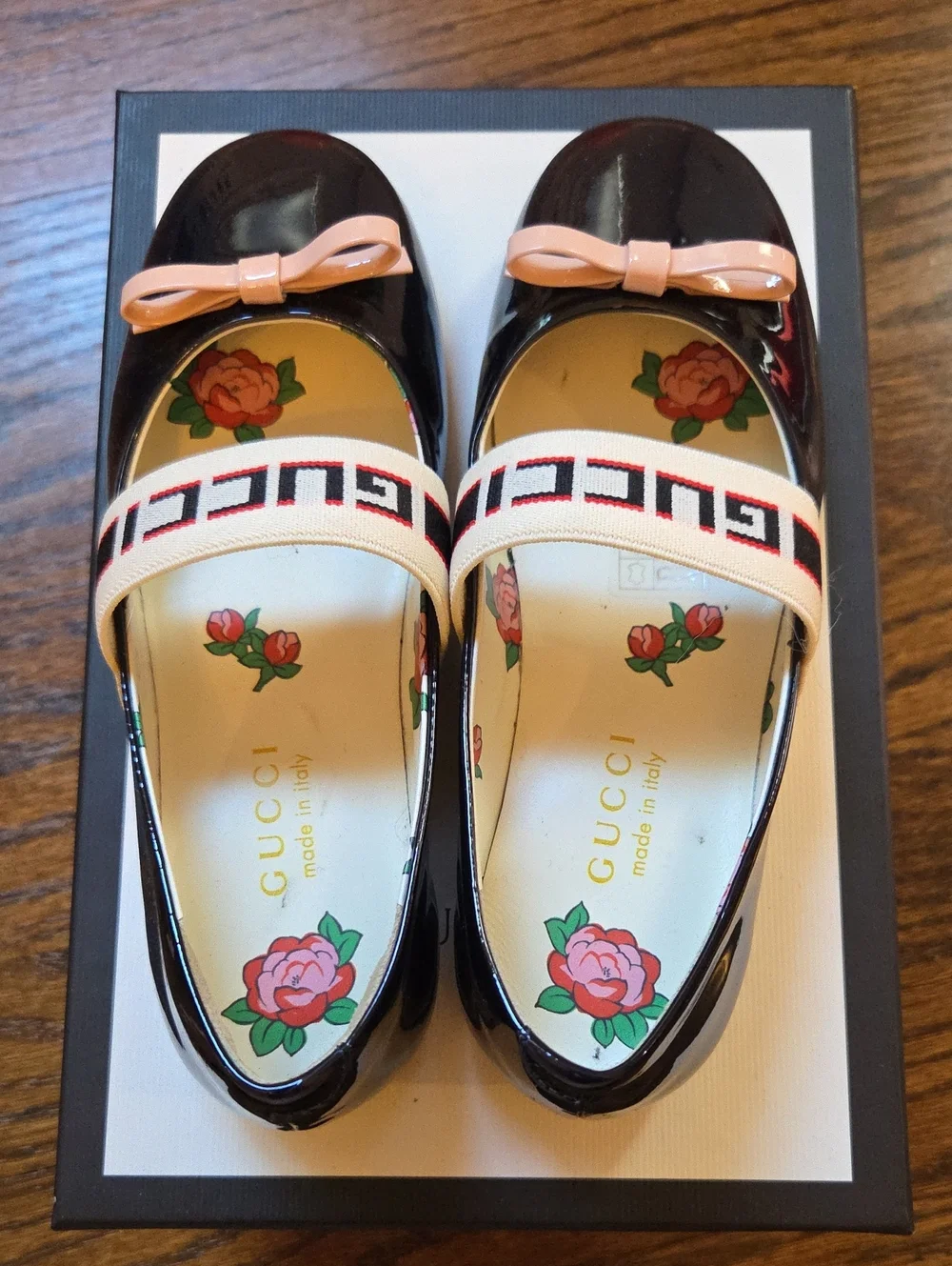 Gucci Black Patent Leather Girls' Mary Janes with Pink Bows
